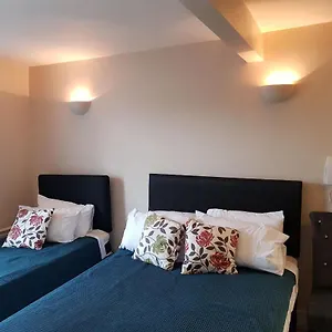 Kgt House Bed and breakfast